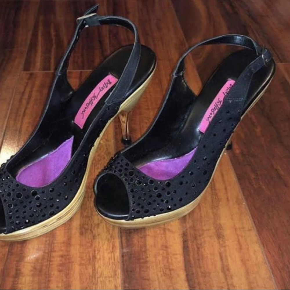 STUNNING NEW NEVER WORN BETSEY JOHNSON BLACK STONED PEEP TOE HEELS
